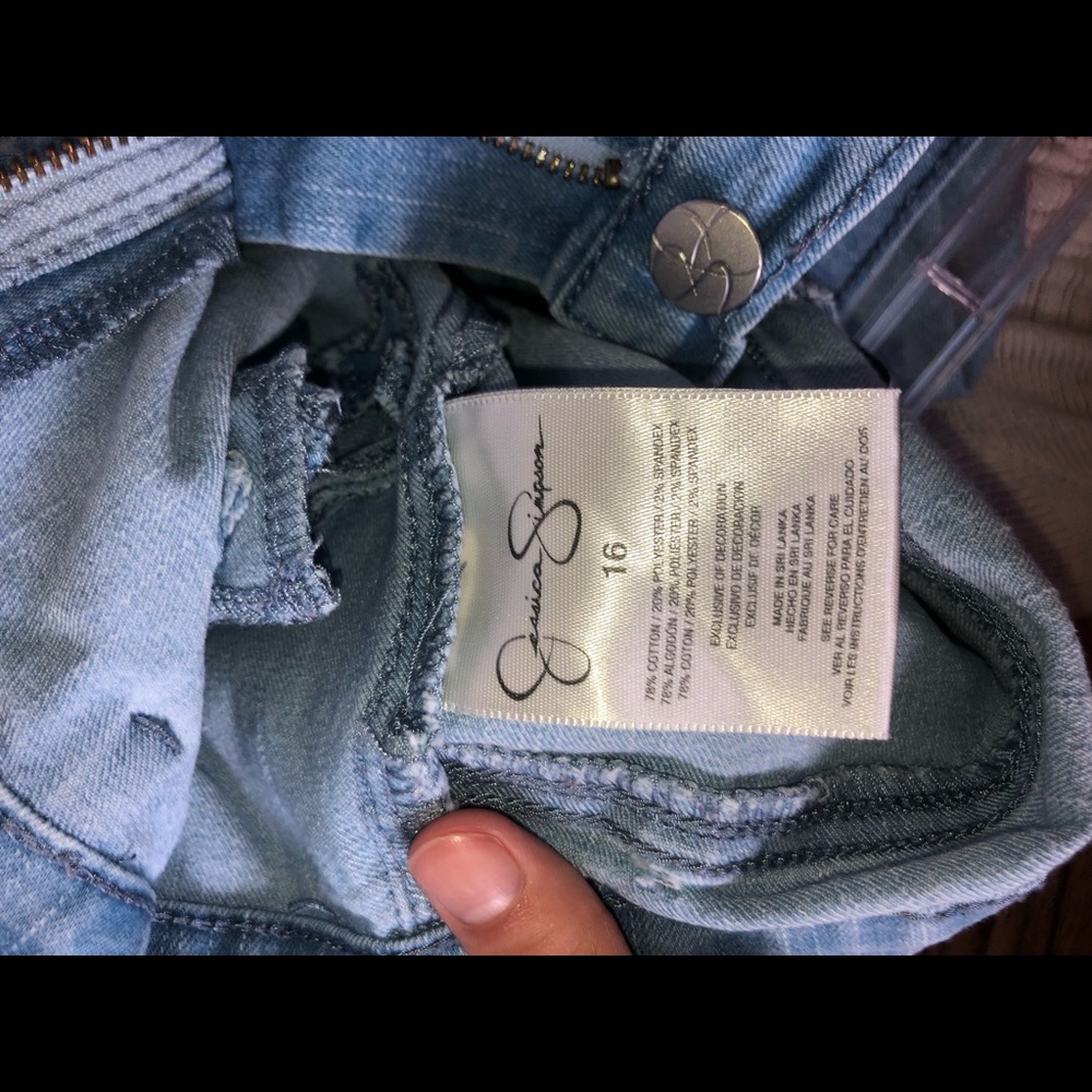 Cropped Light Wash Jeans - Picture 5 of 5